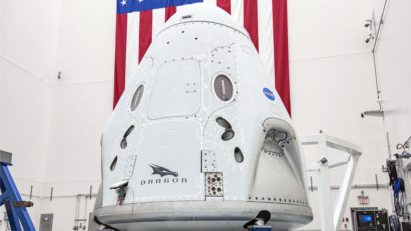 SpaceX memelopori era baru dalam pesawat ruang angkasa, menggunakan kembali roket
