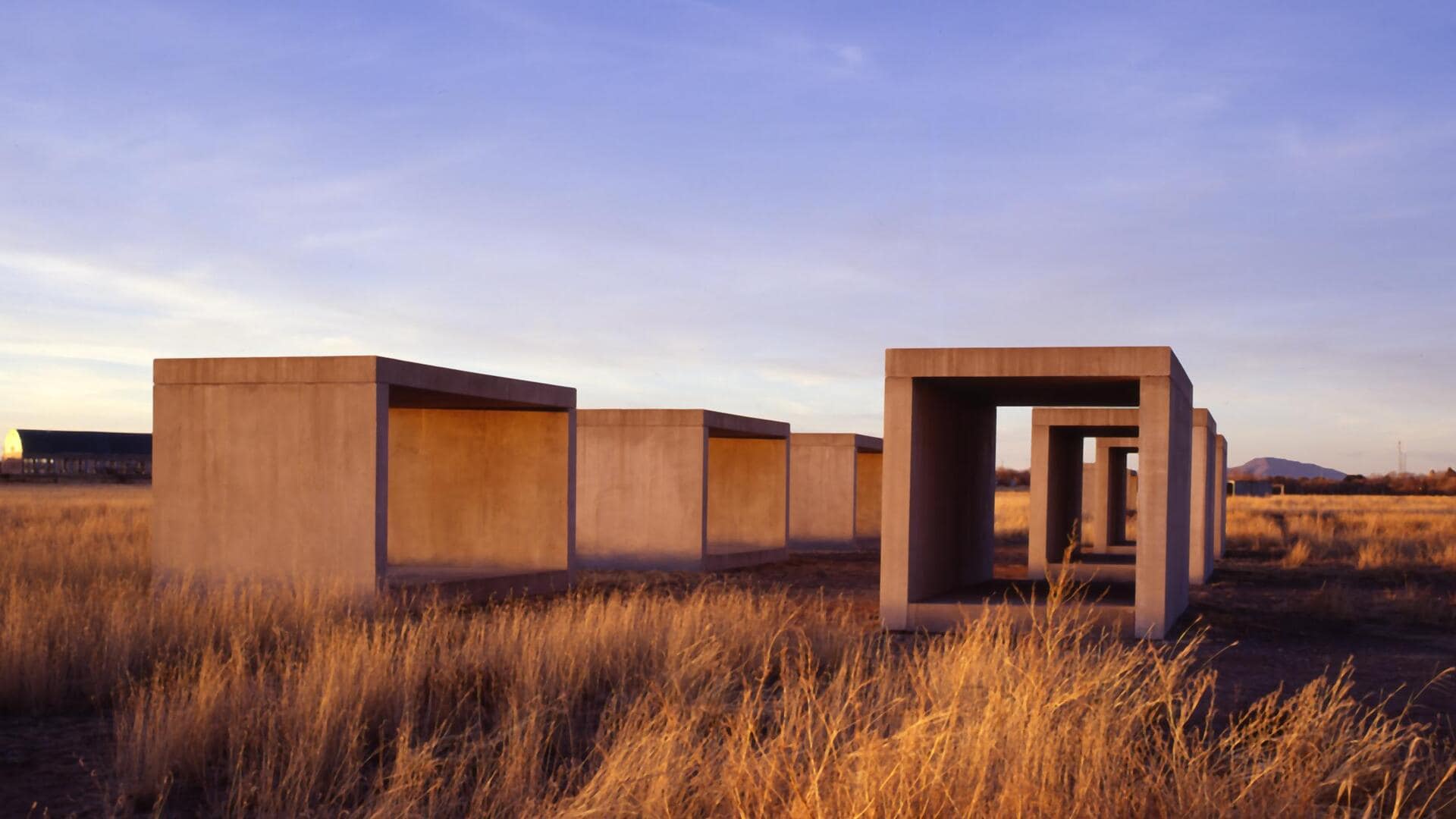 Marfa, Texas: Unveiling desert sculptures' mystique