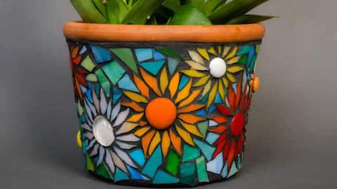 How to transform old garden pots with mosaic art