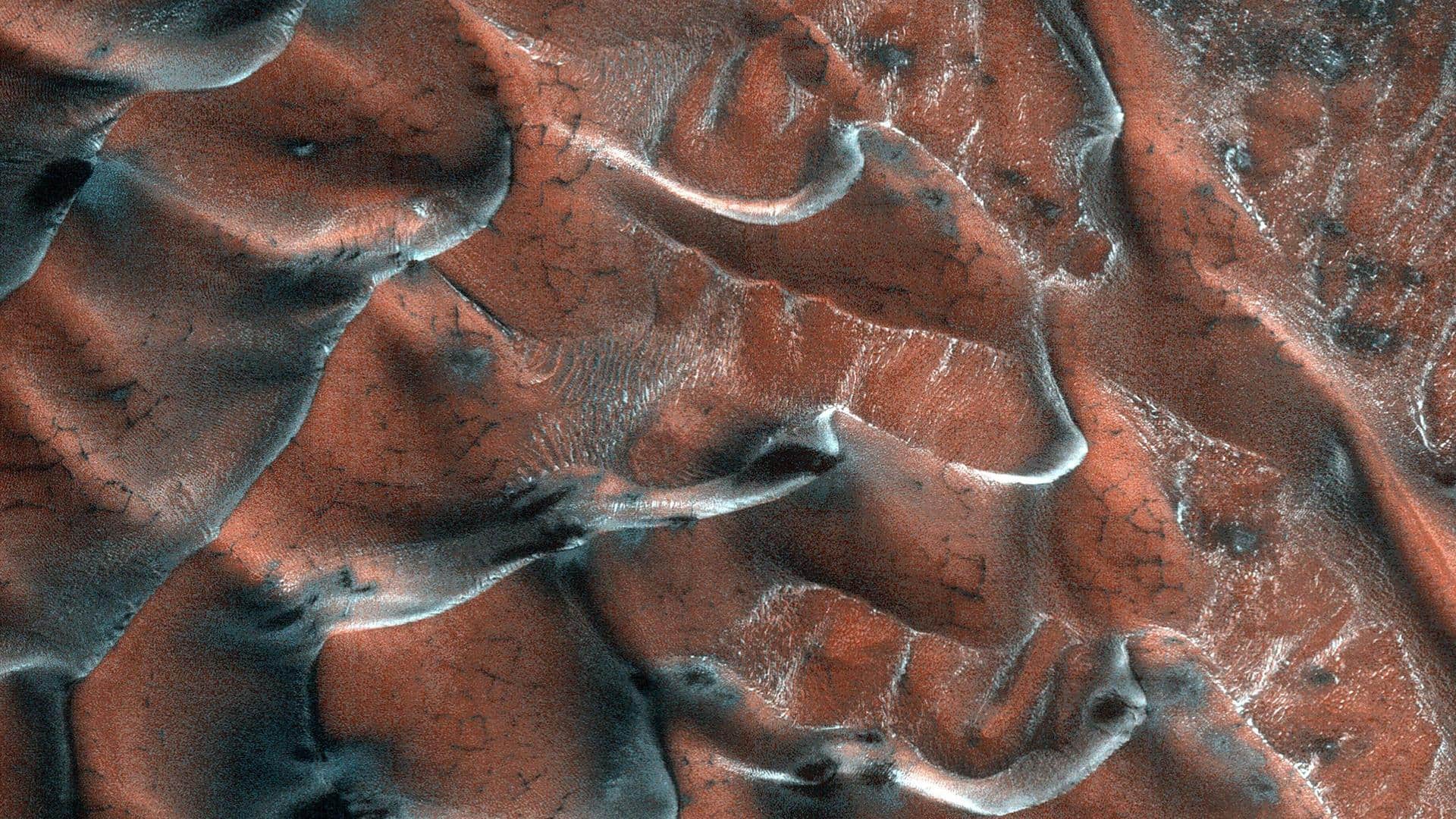 How do Martian sand dunes differ from those on Earth