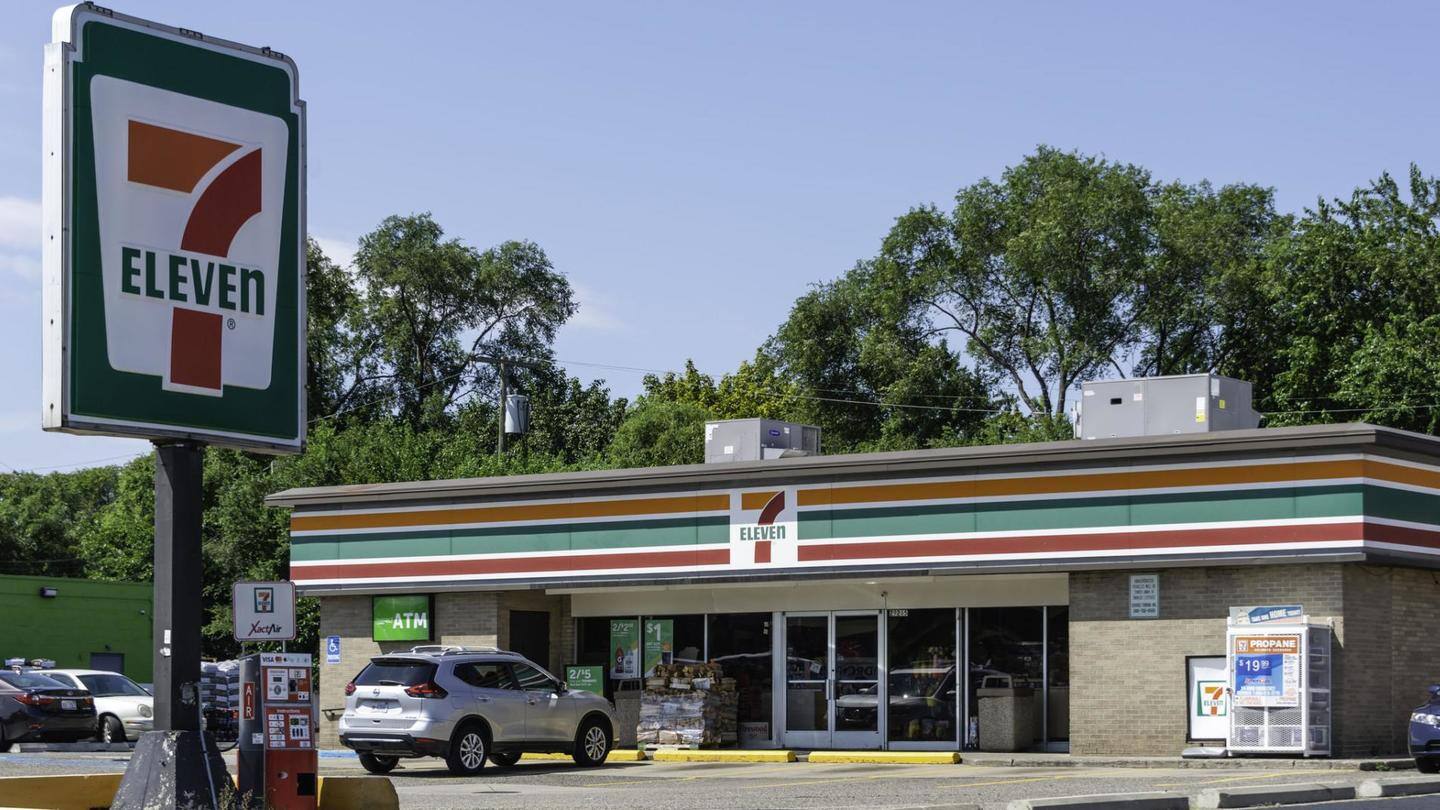 Reliance scoops up 7-Eleven after Future Retail deal falls apart Reliance scoops up 7-Eleven after Future Retail deal falls apart