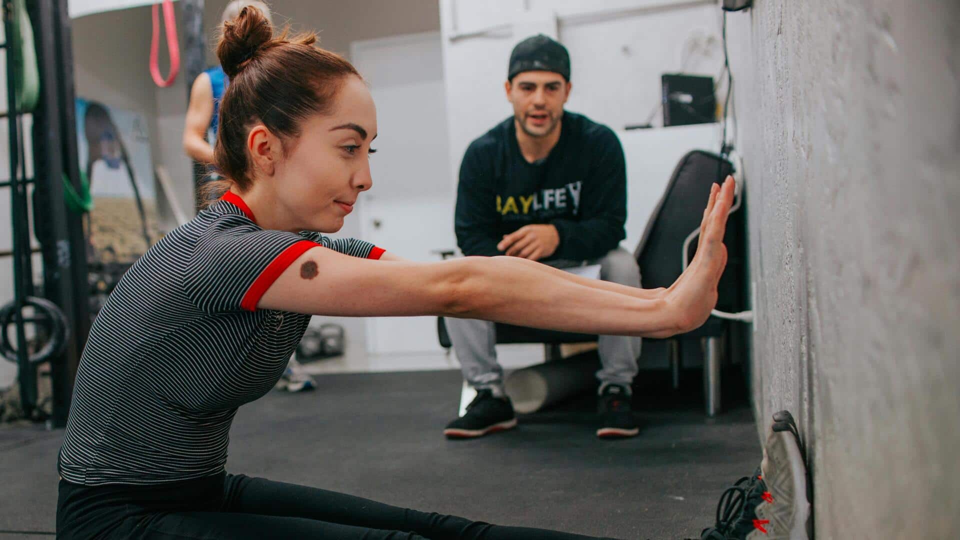 5 easy mindful stretches for inner peace