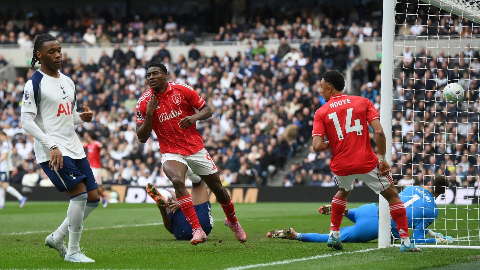 Premier League: Nottingham Forest pile more misery on Tottenham