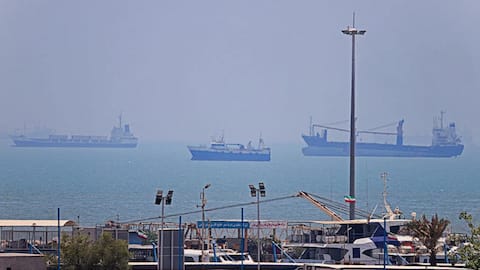 80 mines block Hormuz; normal shipping still unlikely