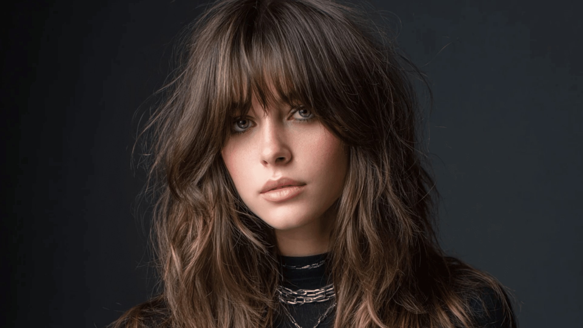 Go chic with a textured bangs hairstyle!