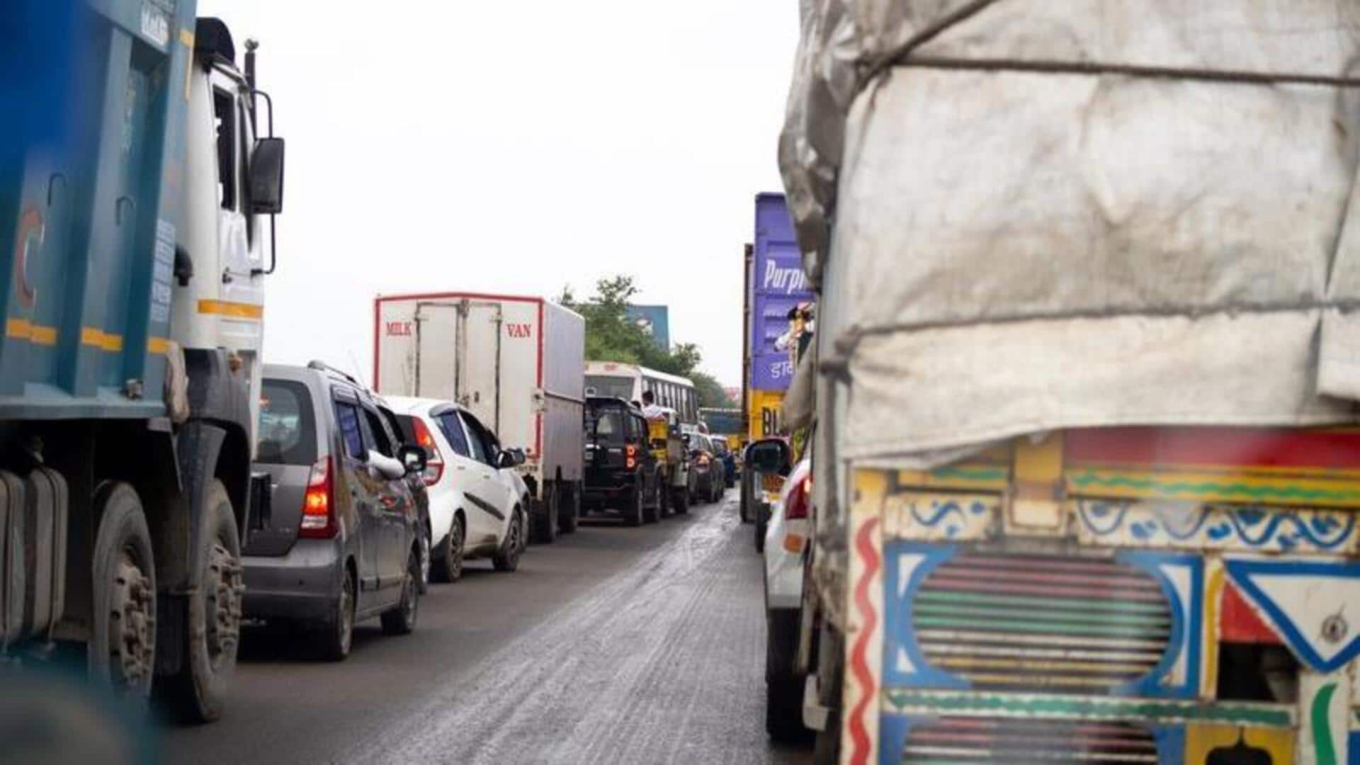 'No food, water': Students stuck on Mumbai-Ahmedabad Highway for 12hrs 'No food, water': Students stuck on Mumbai-Ahmedabad Highway for 12hrs