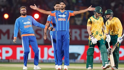Arshdeep Singh vs Bhuvneshwar Kumar: T20I stats in powerplay overs