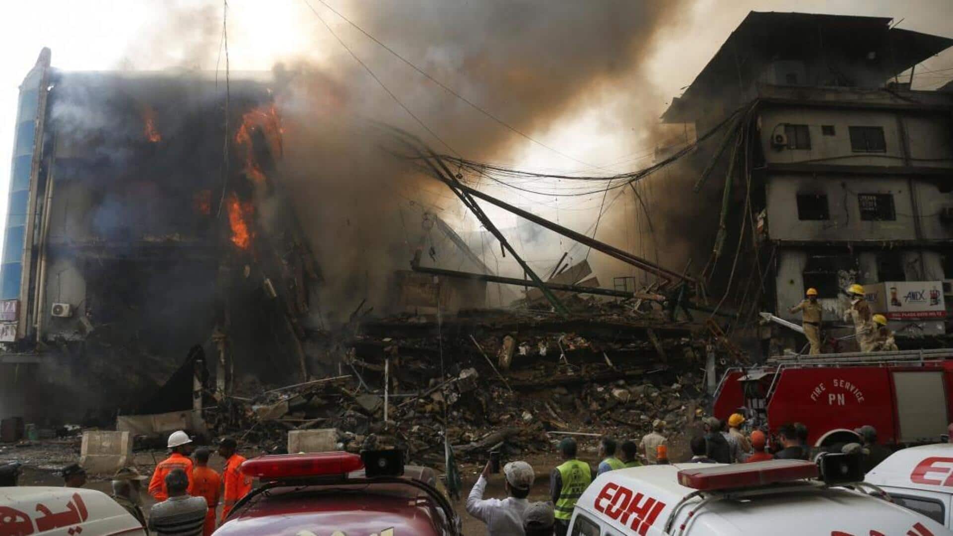 Dozens missing, 8 dead after blaze in Pakistan shopping mall
