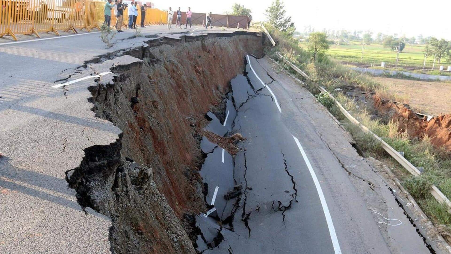 MP: Indore-Jabalpur bypass collapses near Bhopal, forms 30-foot-deep crater MP: Indore-Jabalpur bypass collapses near Bhopal, forms 30-foot-deep crater