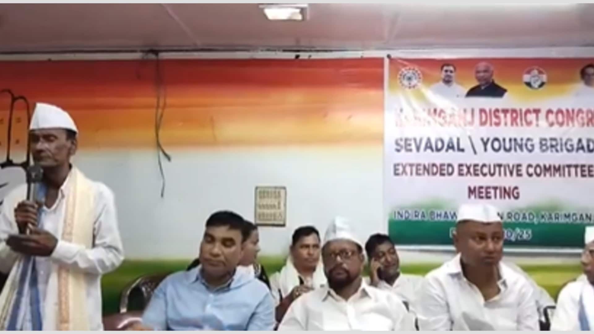 Congress leader sings Bangladesh national anthem at meeting; ignites controversy Congress leader sings Bangladesh national anthem at meeting; ignites controversy