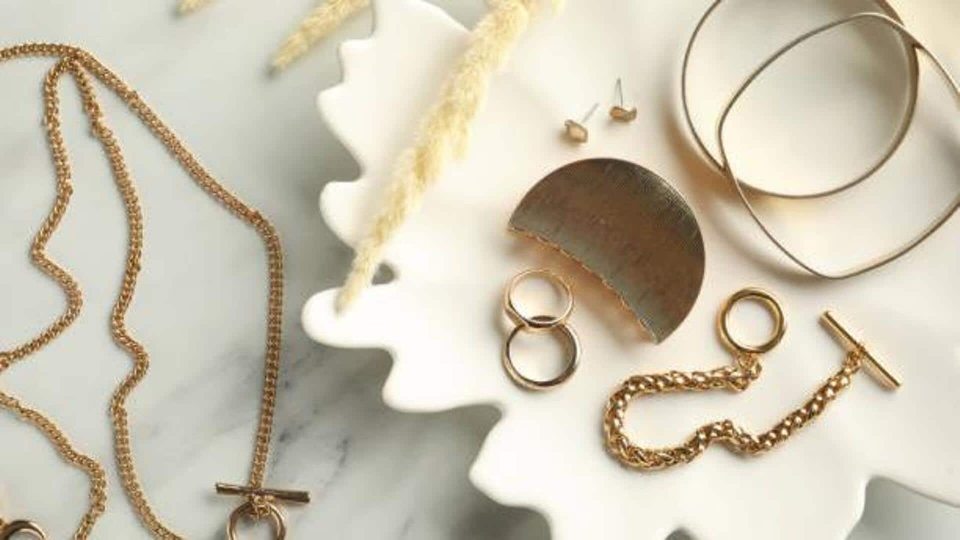 How to build your minimalist jewelry collection How to build your minimalist jewelry collection