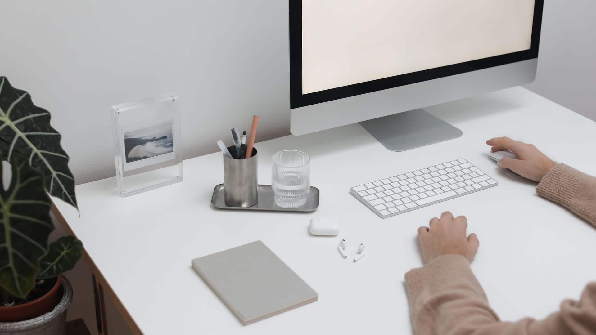 Declutter your computer desktop with these 5 simple tips