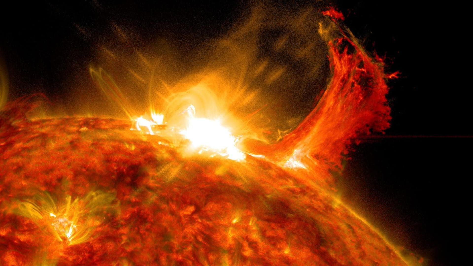 Coronal Mass Ejection heading toward Earth after massive solar eruption