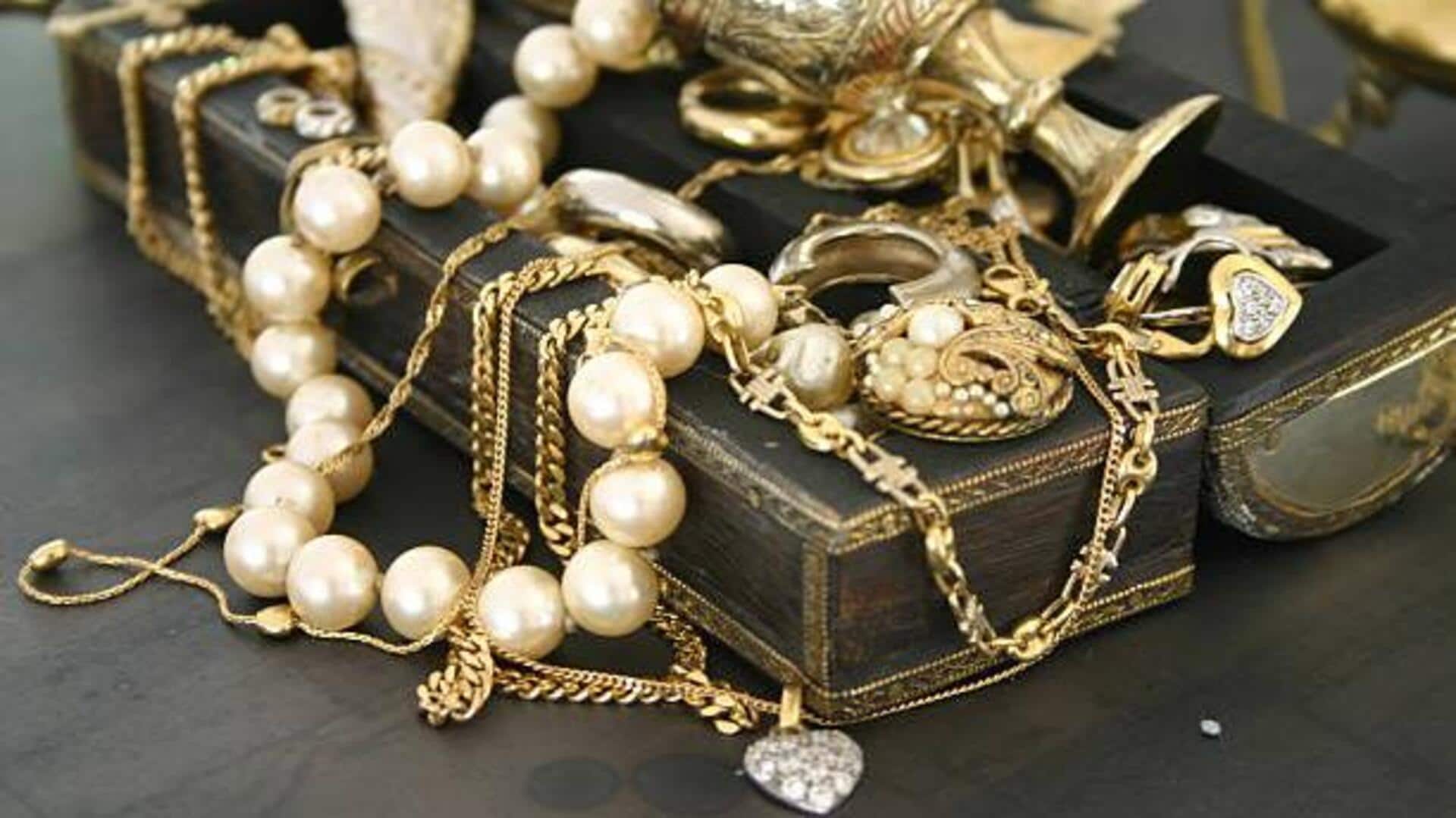How to style vintage jewelry like a celebrity