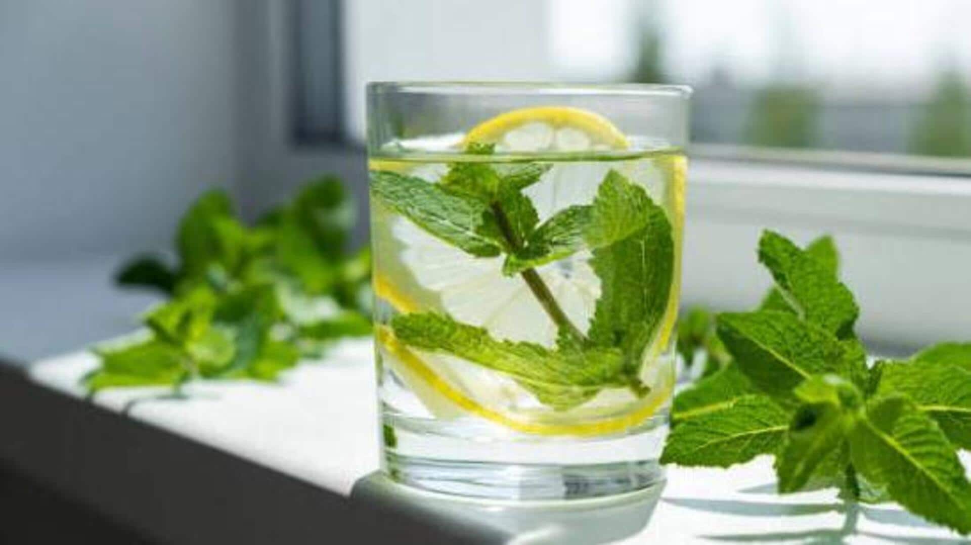 How mint-infused water may help with migraines