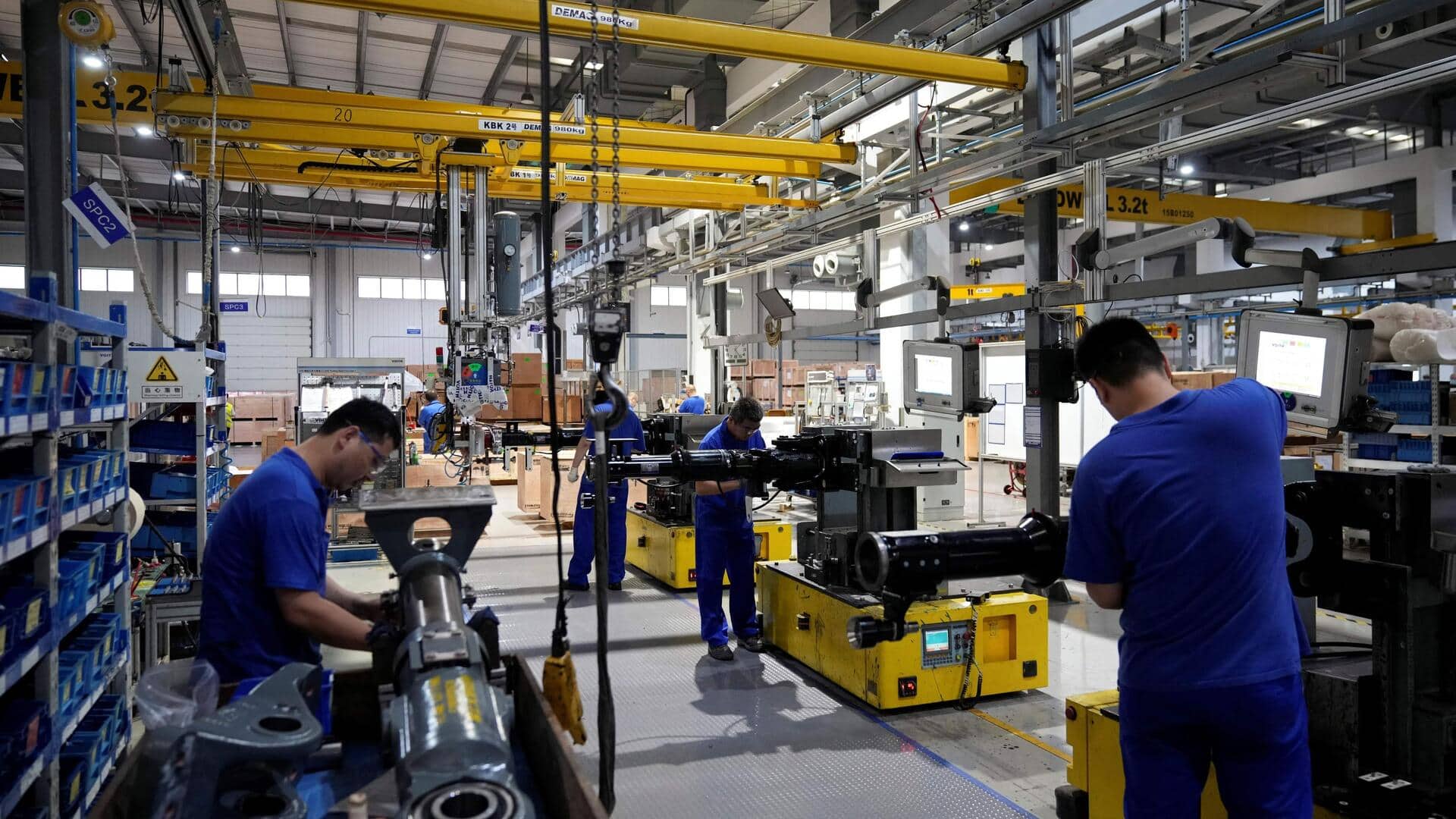 China's manufacturing activity contracts for third consecutive month in December