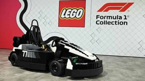 These LEGO F1 minicars can be driven on the racetrack
