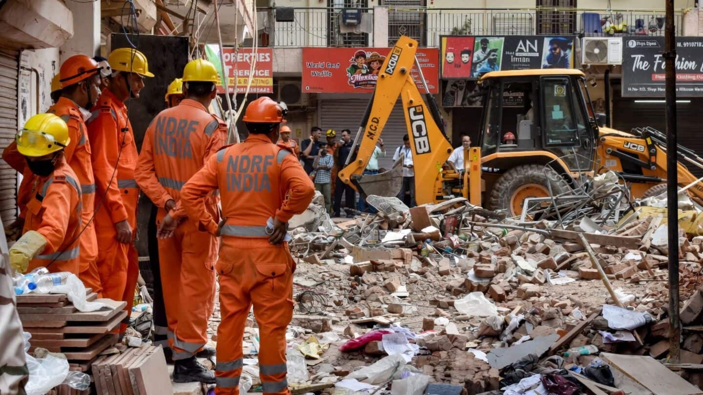 Building adjoining collapsed Satya Niketan structure to be demolished