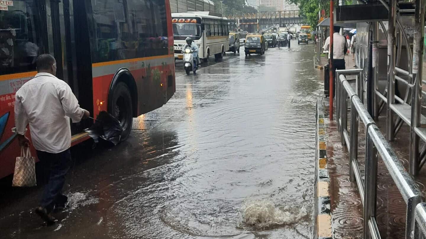 IMD issues orange alert for heavy rainfall in 10 states IMD issues orange alert for heavy rainfall in 10 states