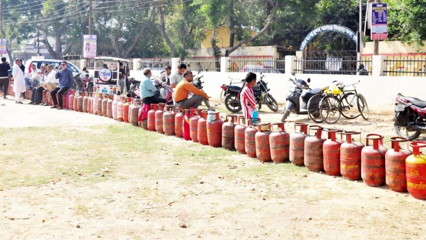 UP: 70-year-old dies while waiting in line for gas