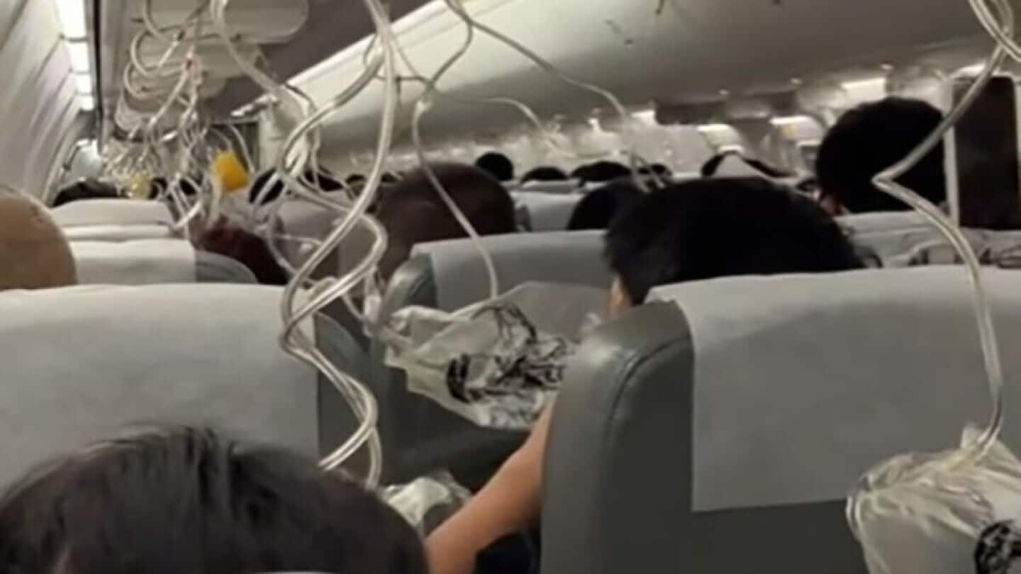 Terrified passengers write goodbye letters, will as plane drops 26,000ft 