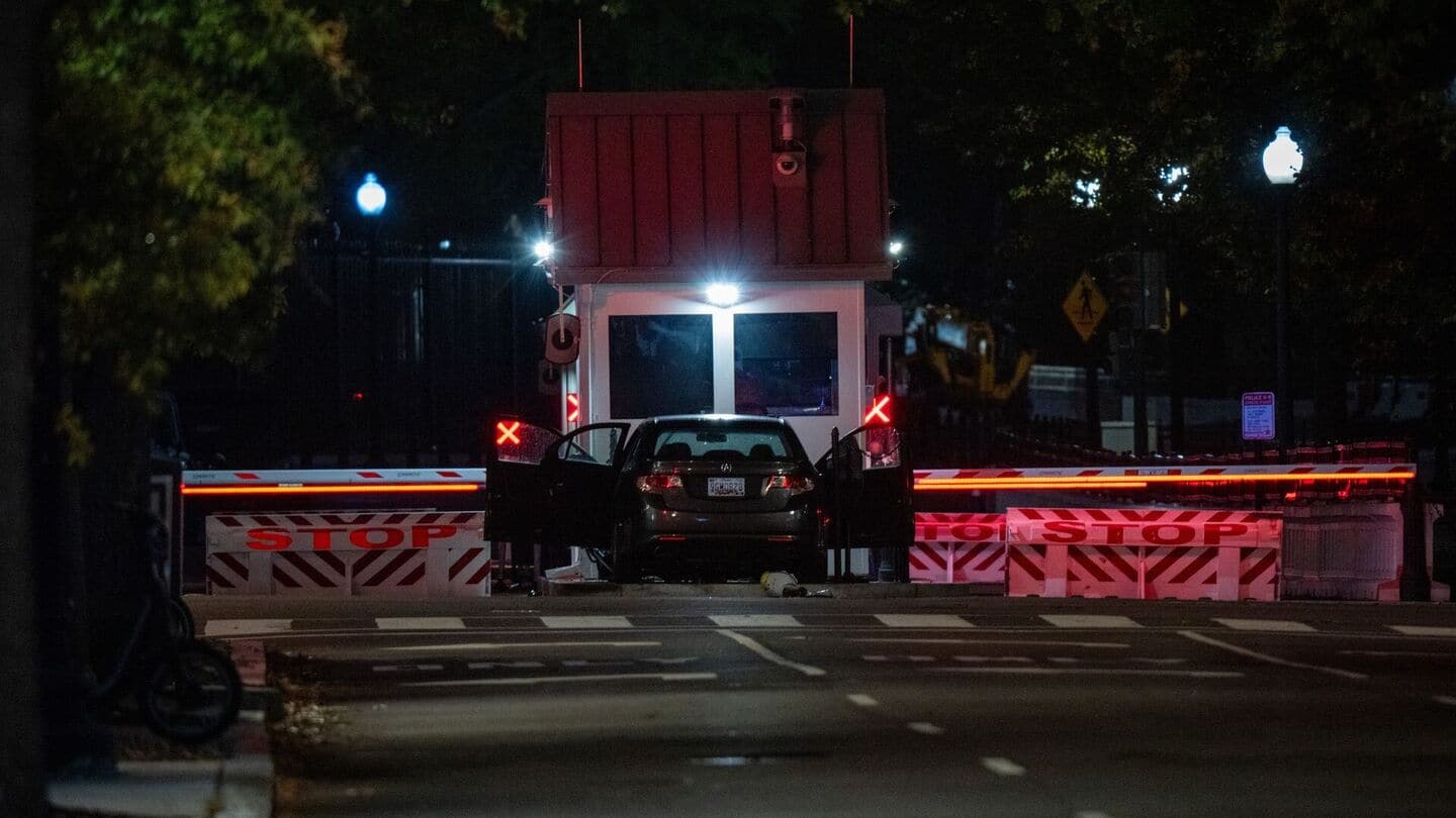 Man crashes car into White House security barrier