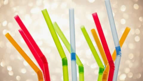 Singapore: French teen faces jail for licking vending machine straw