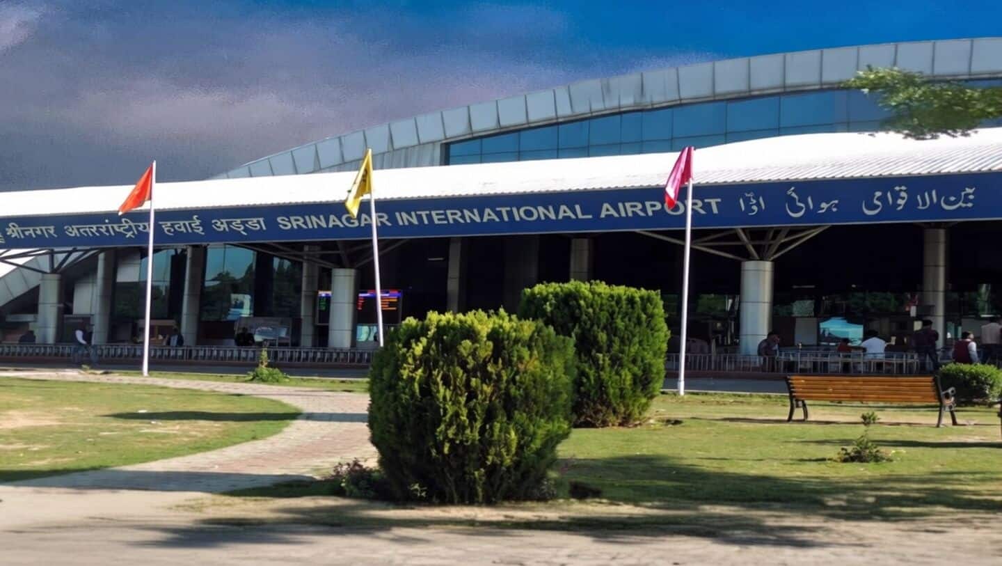 2 US citizens detained in Kashmir for carrying satellite phone