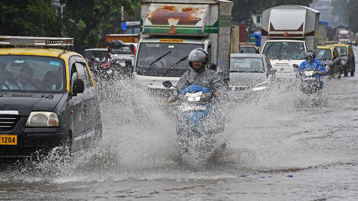 IMD issues orange alert for Mumbai, red for other districts