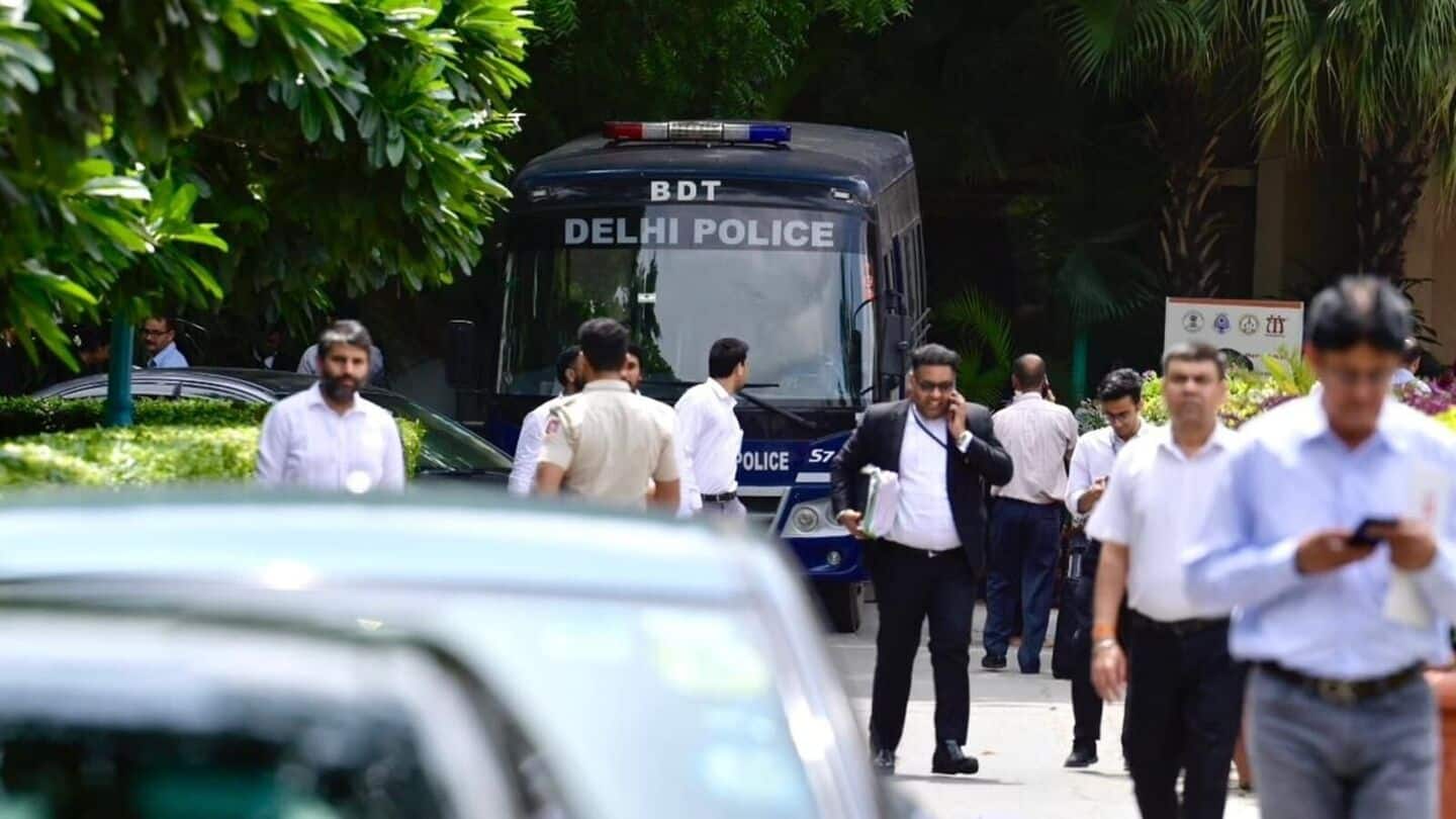 Bomb threat to Delhi, Mumbai courts; both hoaxes Bomb threat to Delhi, Mumbai courts; both hoaxes