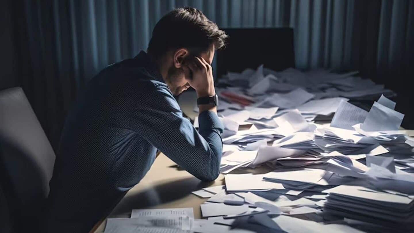 Overwhelmed by stress of managing 400 students, Chinese teacher dies Overwhelmed by stress of managing 400 students, Chinese teacher dies