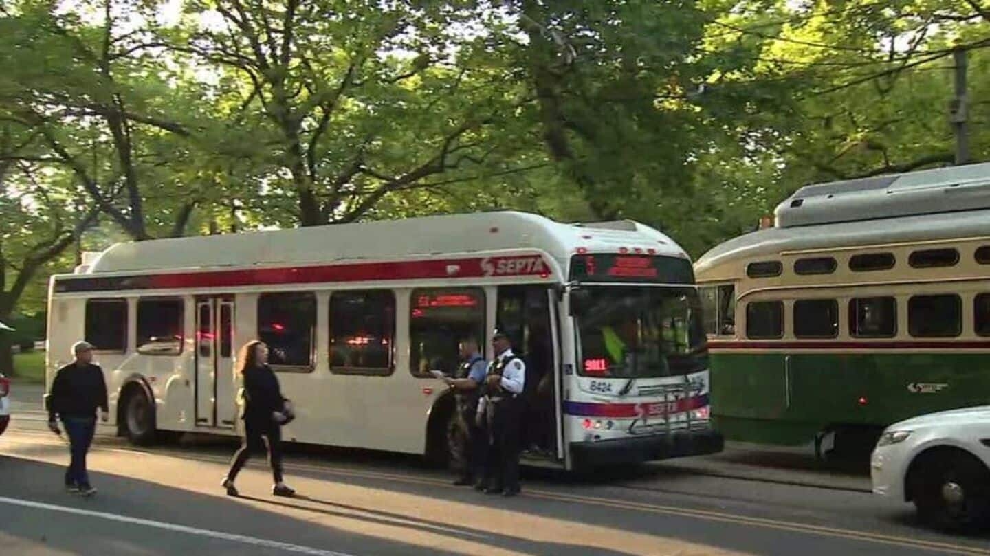 Philadelphia bus shooting leaves woman, 3 teens injured Philadelphia bus shooting leaves woman, 3 teens injured