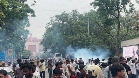 CJP's Sansad Chalo march turns tense; protesters baton-charged, detained