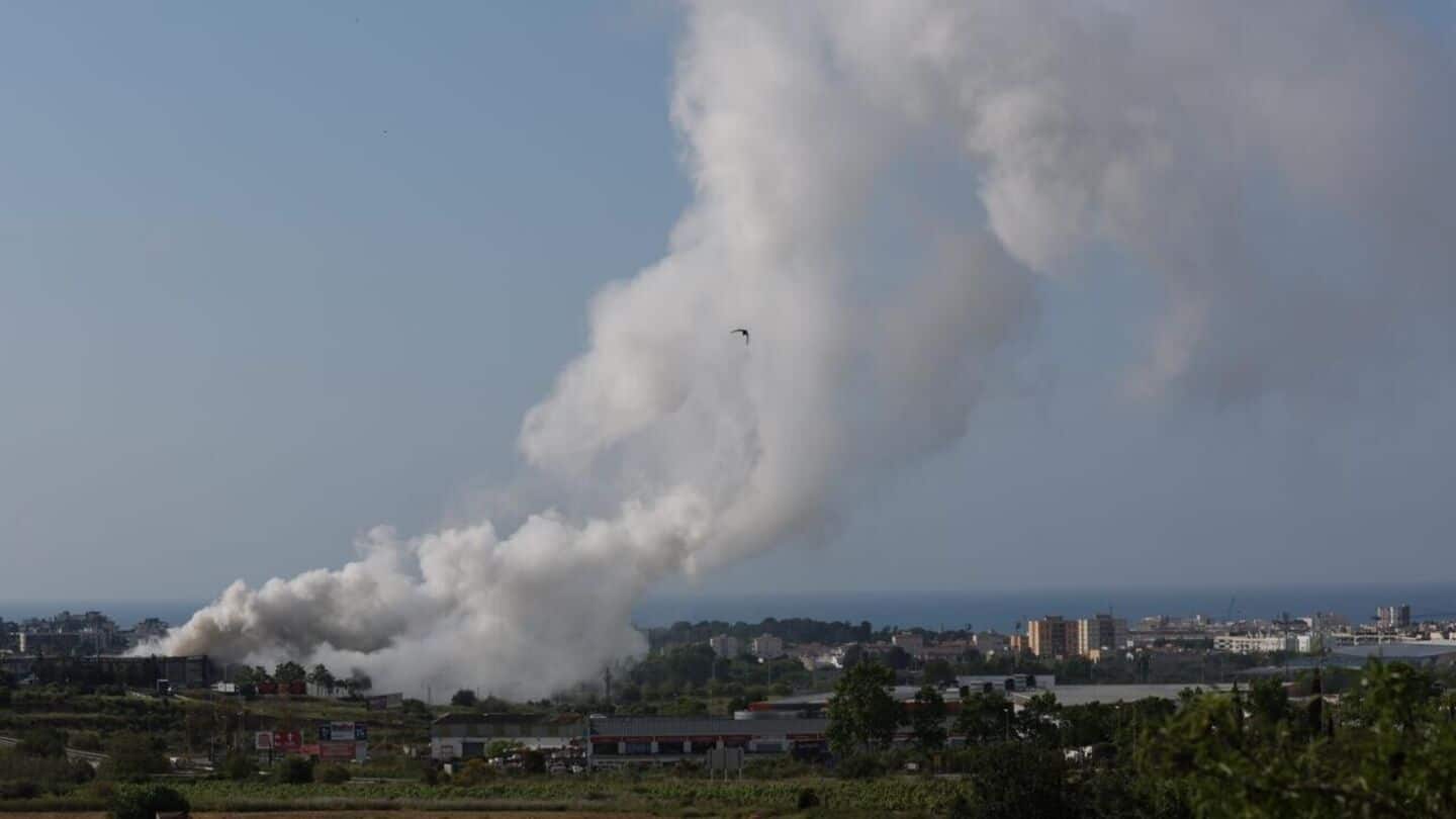 Toxic chlorine cloud forces 160,000 people indoors in Spain Toxic chlorine cloud forces 160,000 people indoors in Spain