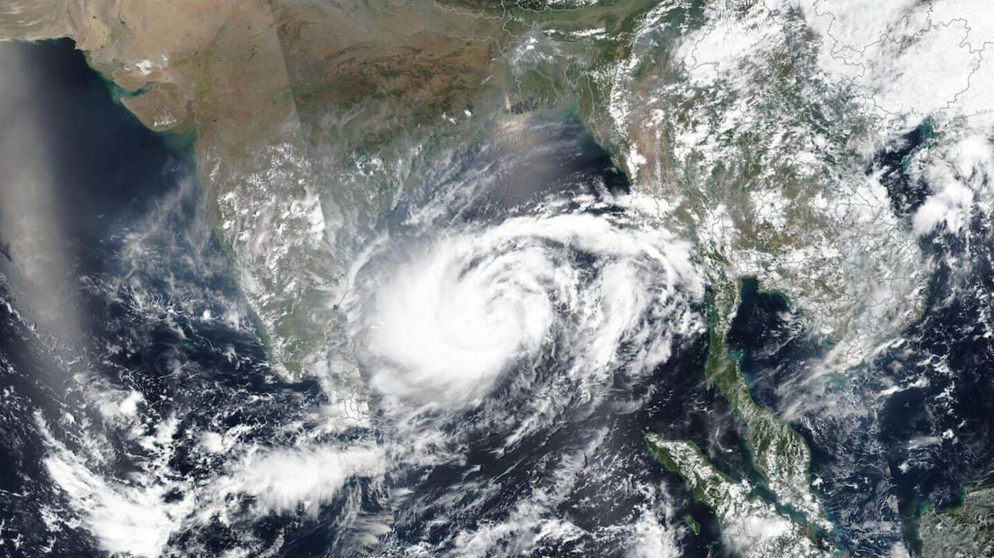 IMD issues red alert as Cyclone 'Montha' nears Andhra landfall IMD issues red alert as Cyclone 'Montha' nears Andhra landfall