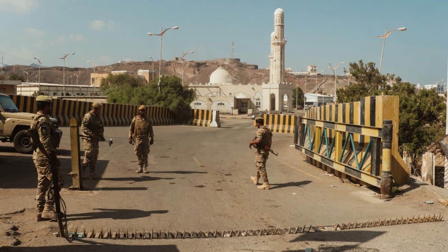 Yemen: Houthi missile strike on presidential palace kills 5