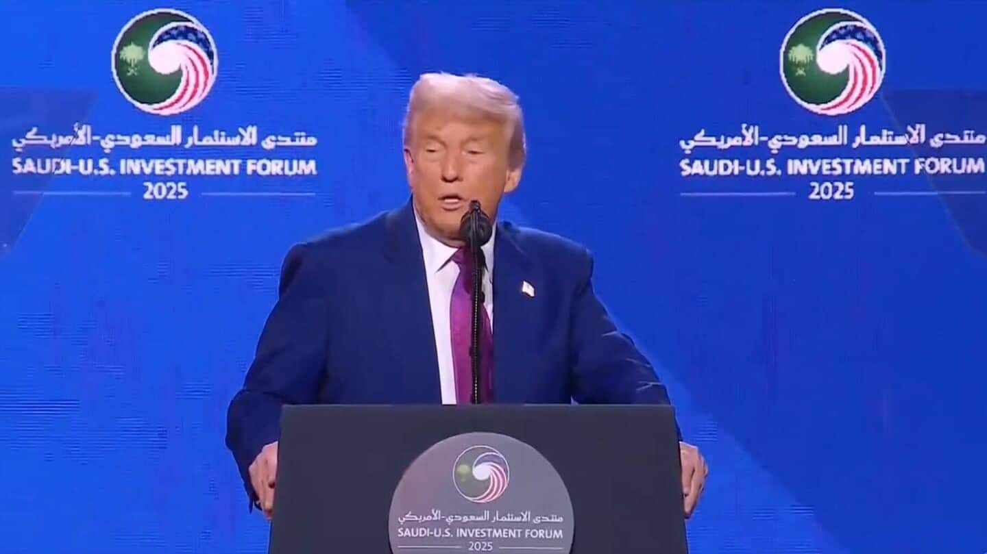 Trump signs $142 billion arms deal with Saudi Arabia Trump signs $142 billion arms deal with Saudi Arabia