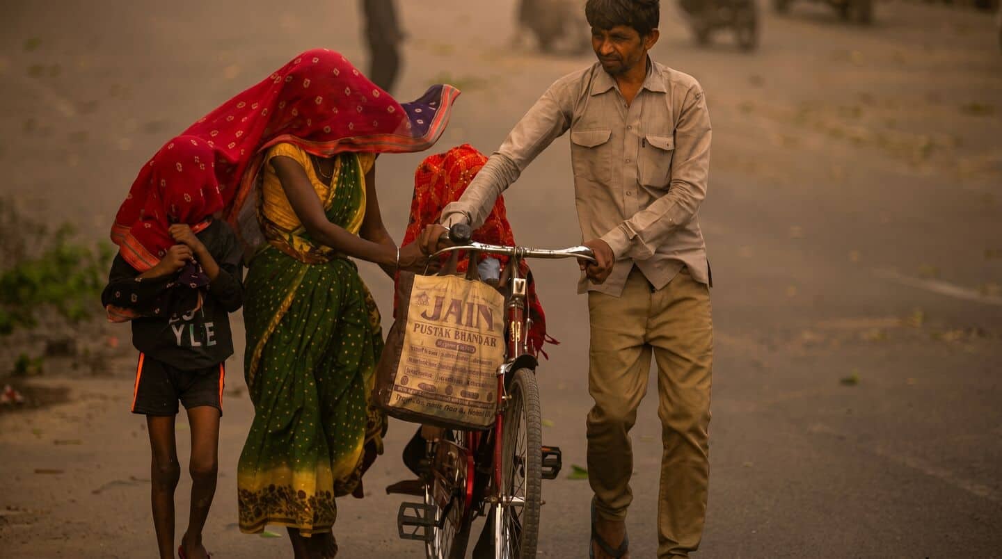 Pre-monsoon 'aandhi' hits Delhi-NCR, IMD issues orange alert