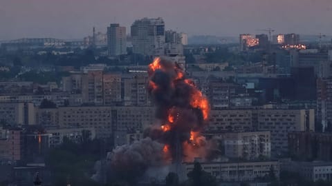 Russia strikes Kyiv with heavy missile, drone barrage, killing 1