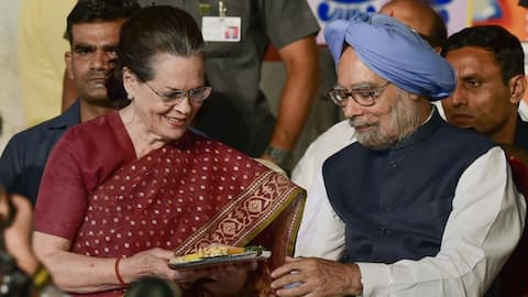 Sonia Gandhi praises Manmohan Singh after SC's coal case verdict