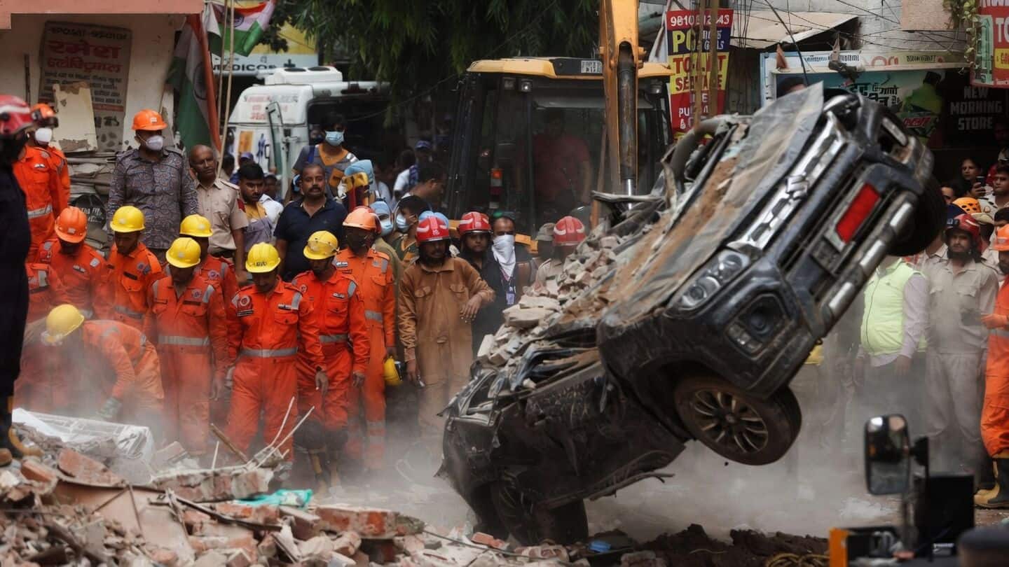 Why did boys' hostel in Delhi's Satya Niketan collapse?