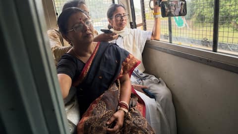 Mamata Banerjee, Arvind Kejriwal detained during protest against CEC