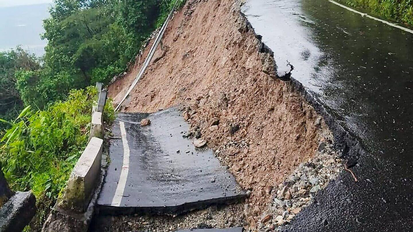 Darjeeling landslides: Mamata Banerjee, PM Modi express grief