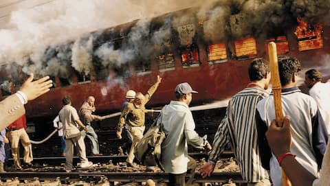 Bihar: Fire breaks out in passenger train at Sasaram station