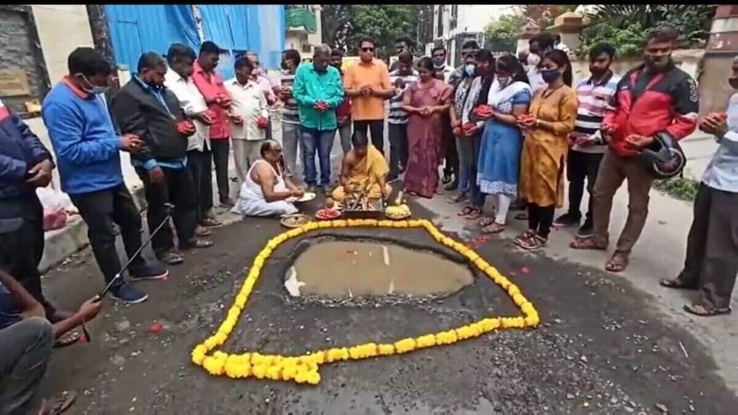 Bengalureans threaten to stop paying tax over potholes; Shivakumar responds Bengalureans threaten to stop paying tax over potholes; Shivakumar responds