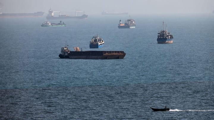 Iran, Oman nearing deal to reopen Strait of Hormuz: Report