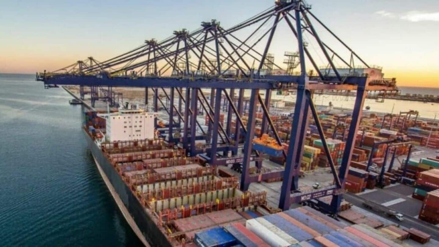 Pakistan follows suit, shuts ports for Indian ships Pakistan follows suit, shuts ports for Indian ships