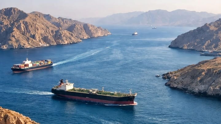 Iran announces closing Hormuz again days after signing deal