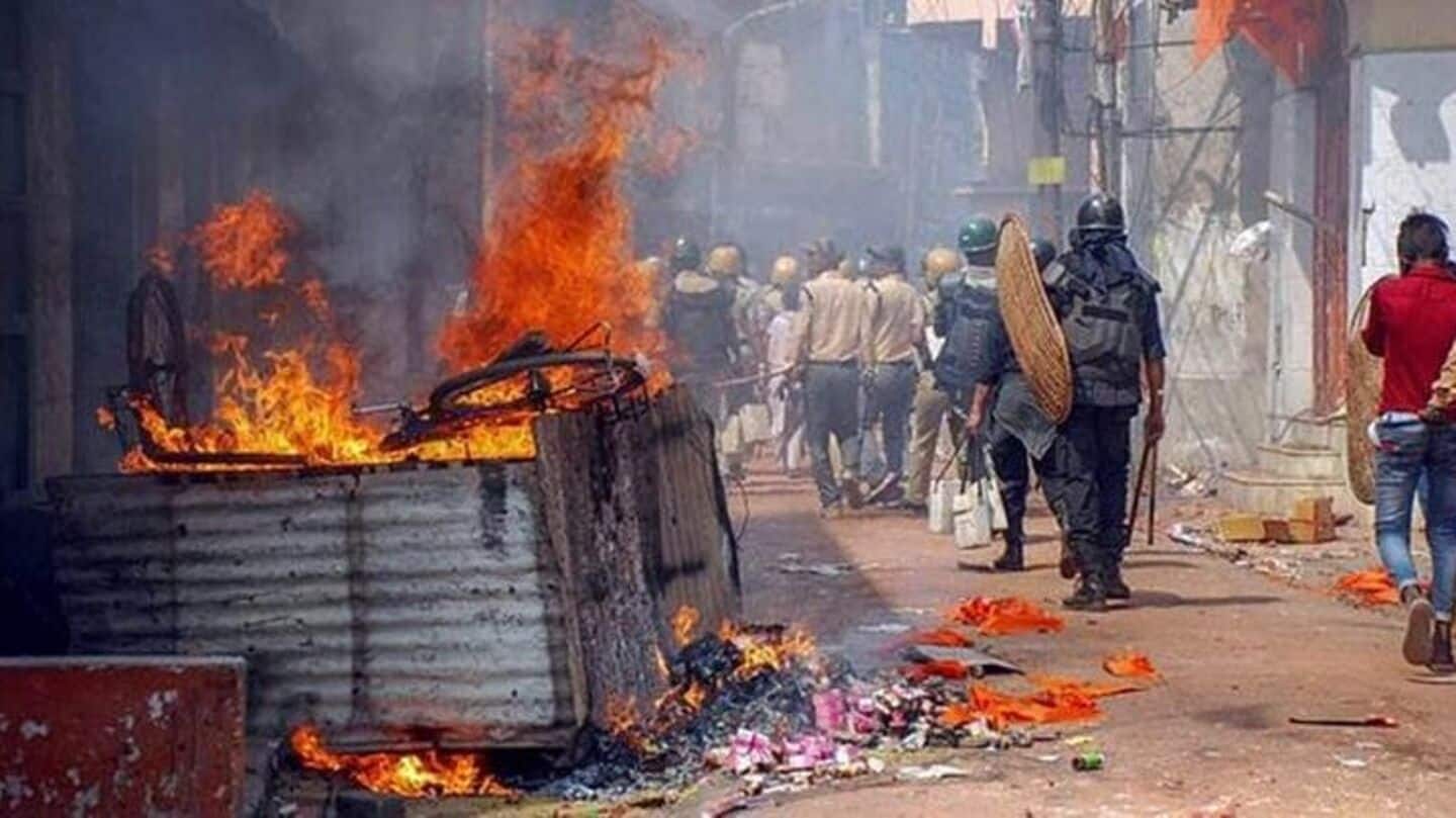 Siliguri: Clash breaks out over cricket tournament—stones pelted at police Siliguri: Clash breaks out over cricket tournament—stones pelted at police