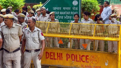 Lawyers, SFI members detained trying to march to Jantar Mantar
